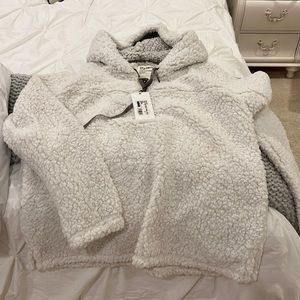 Ivory Fluffy Hoodie. Size XL